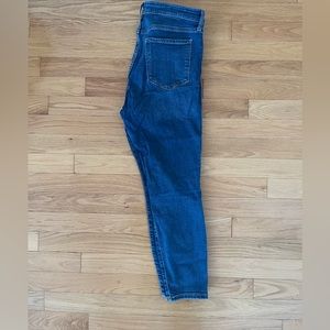 Medium Wash Gap Denim Leggjng Skimmer Jeans sz 12/31R